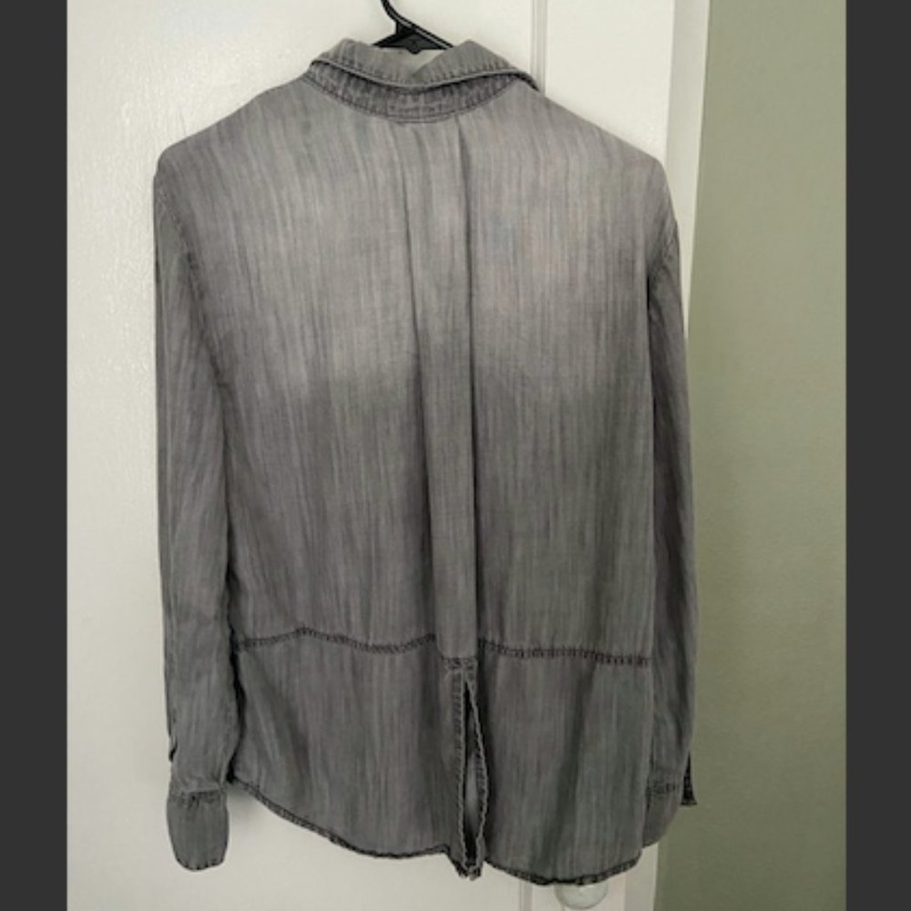 Side Stitch Grey Collared Button Up Shirt Size Small - Picture 2 of 3
